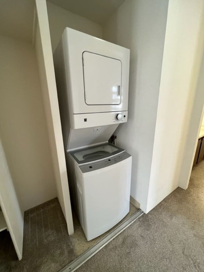 Building Photo - The Pearl- 2 bedrooom one bath unit with 2 assigned parking stalls!