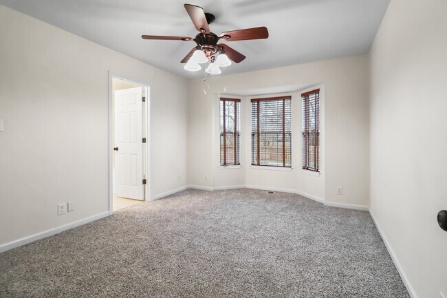 Building Photo - 3817 Roscommon Way