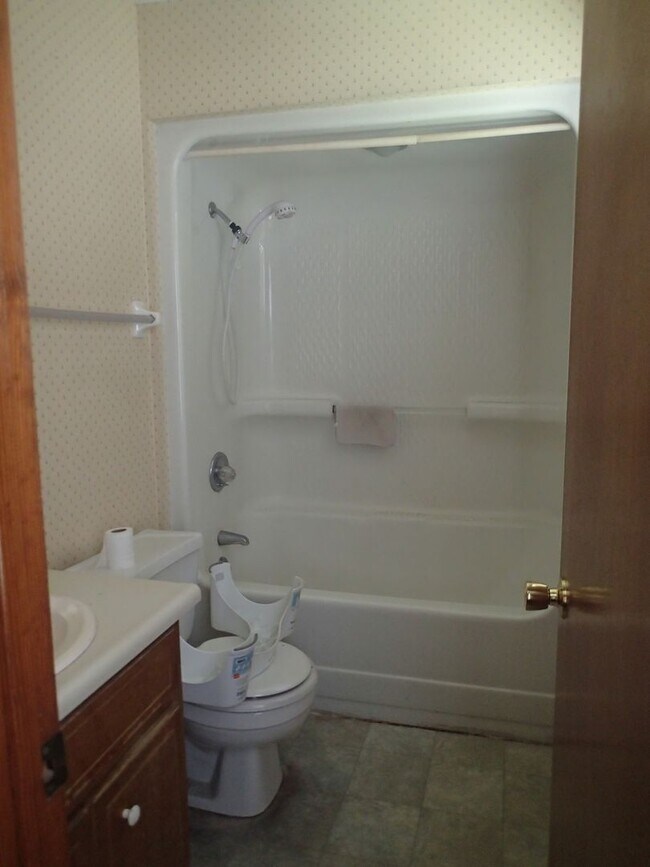 2 Bedroom/2 Bath Duplex 2406 Bemiss Rd Valdosta GA 31602 Apartment