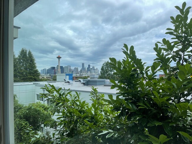 Building Photo - CLICK "REQUEST A TOUR" NOW!