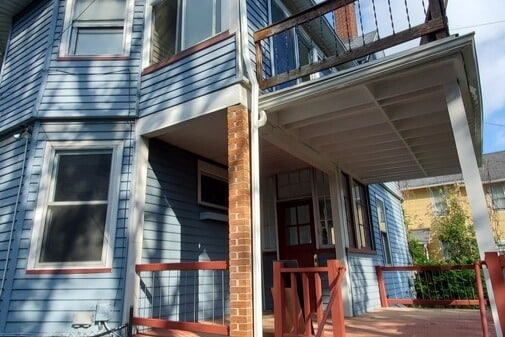 Building Photo - 221 Alexander St