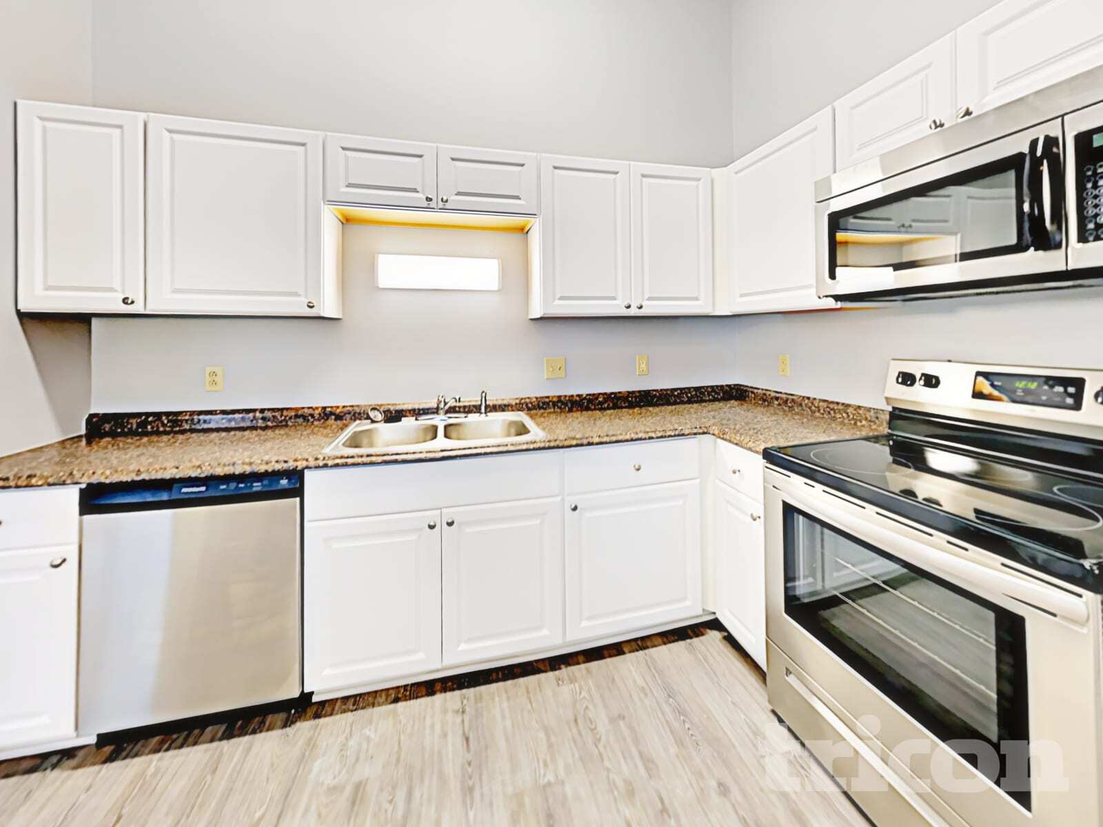 Building Photo - 305 Trowbridge Rd