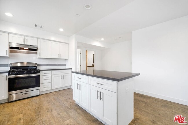 Building Photo - 14228 Sylvan St