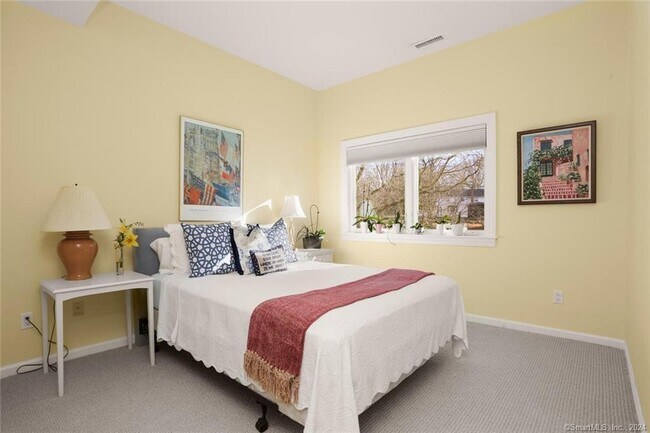 Building Photo - 12 Signal Ln