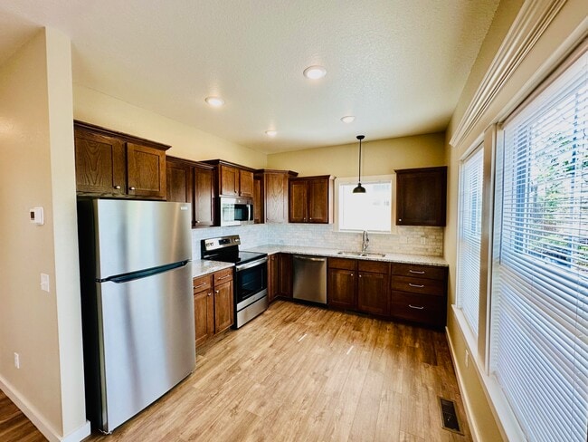 Building Photo - 219 Silverleaf Ln