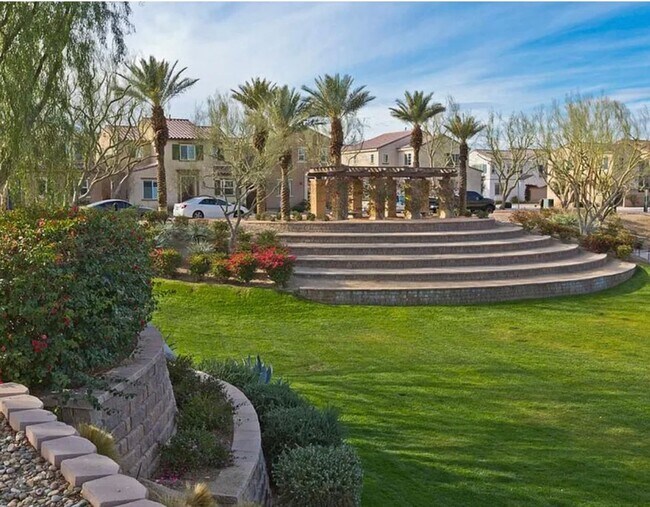 Building Photo - Georgous 4-bedroom, 3-bath detached condo ...