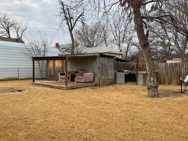 Building Photo - 2015 Polk St