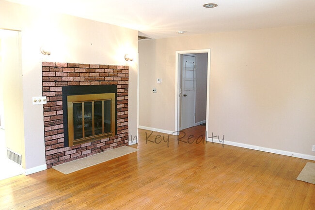 Building Photo - 2201 S Claremont Ave