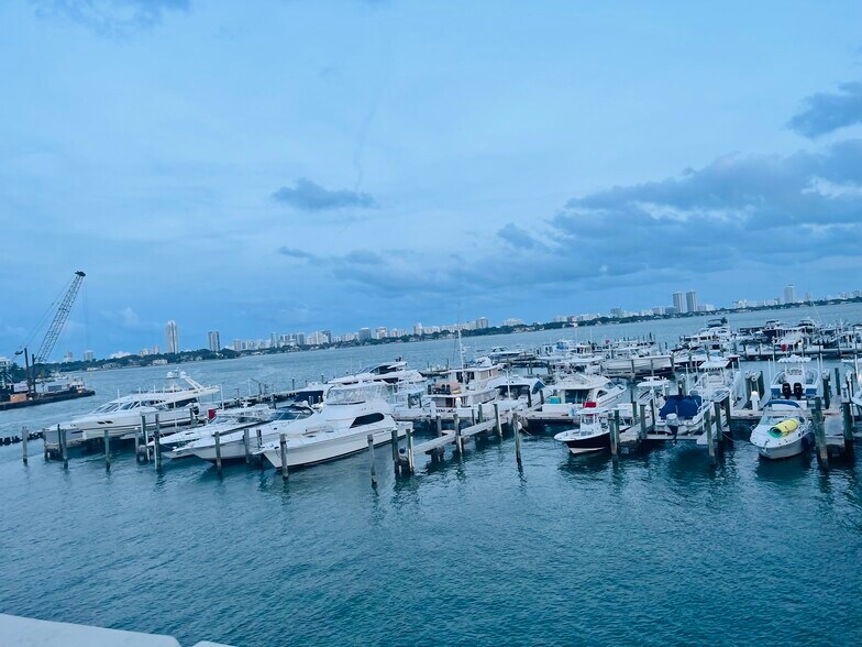 Building Photo - 7601 E Treasure Dr