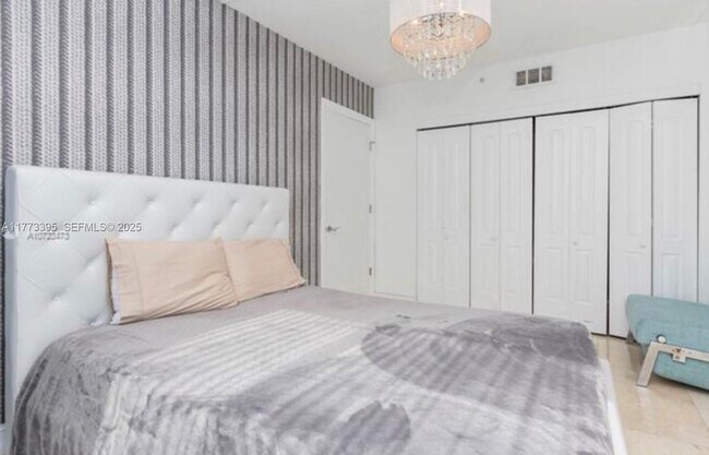 Building Photo - 17555 Collins Ave