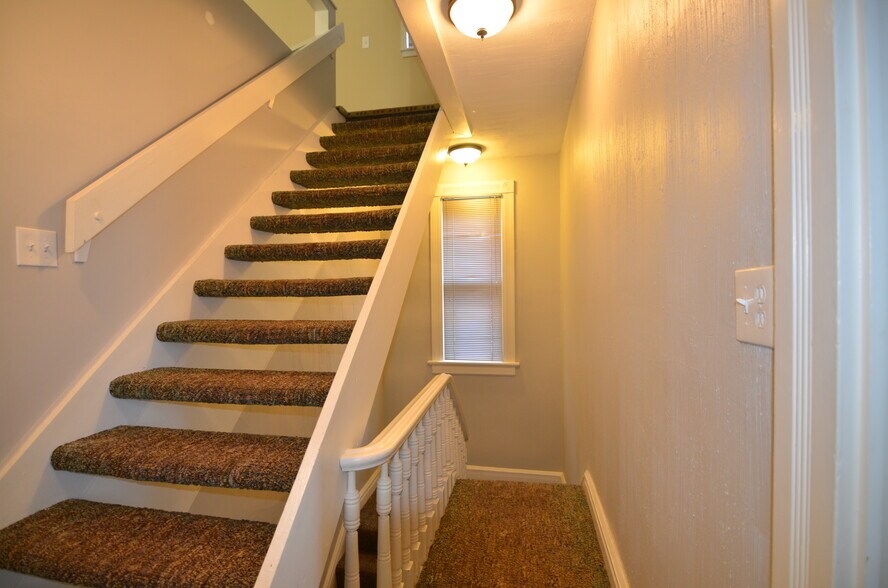 Building Photo - 6839 Plainfield Rd