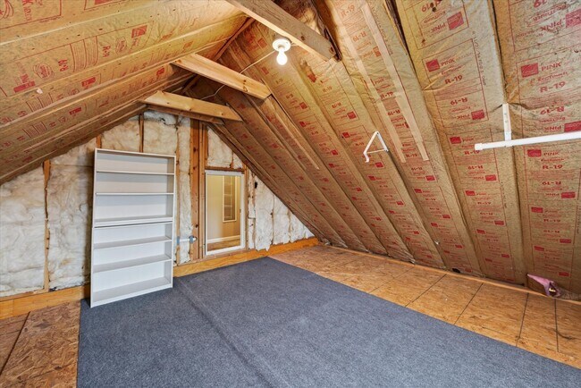 Building Photo - 566 Falkland Cir