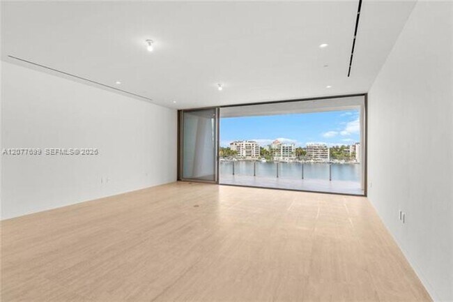 Building Photo - 5 Grove Is