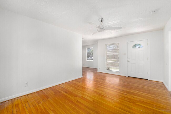 Building Photo - 1720 Libbey Dr