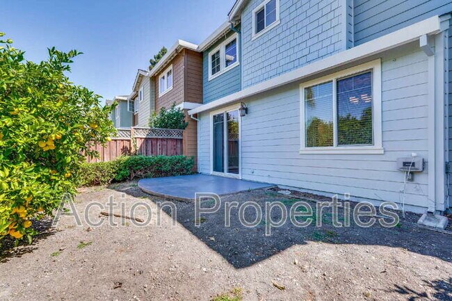 Building Photo - 241 Granada Park Cir