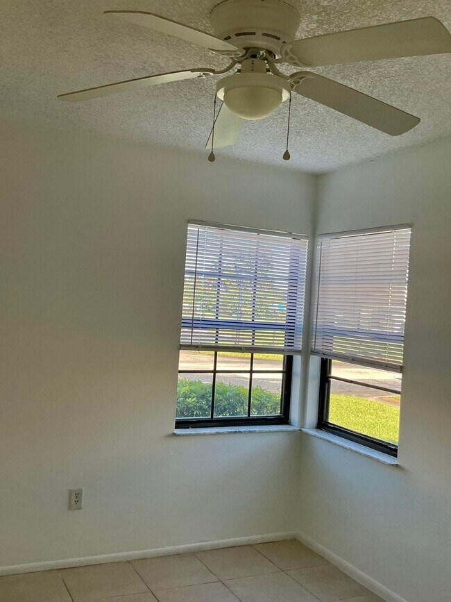 Building Photo - 680 SW Veronica Ave