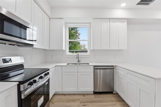 Building Photo - 4610 Providence St