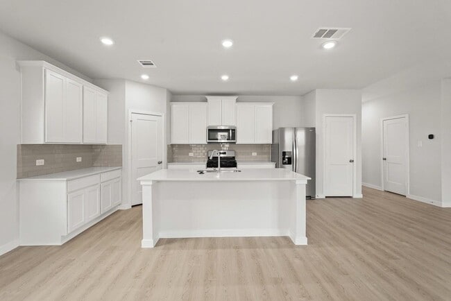 Building Photo - 222 Forest W St