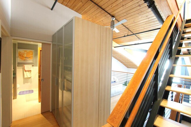 Building Photo - Rare Loft Style Condo, Huge Windows, High Ceilings, 1.5BR/2BA/3 Stories, Perfect Location!