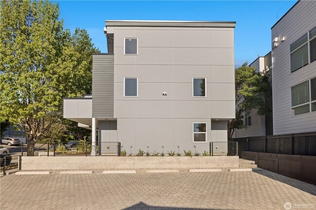 Building Photo - 105 NW 39th St