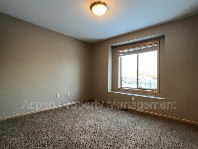 Building Photo - 1765 Sara Ct