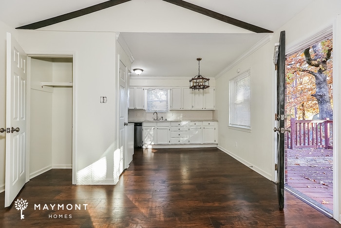 Building Photo - 1401 Jennifer Dr