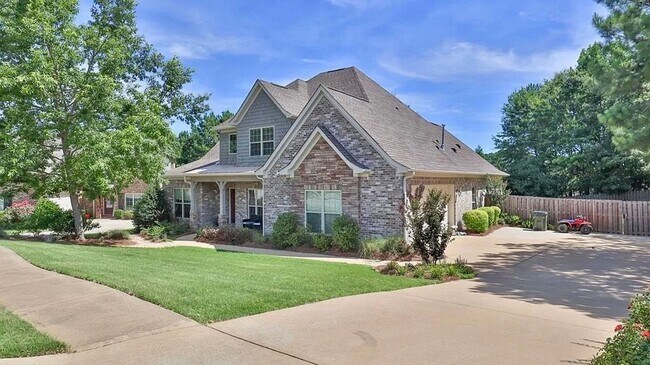 Building Photo - 2169 Columbia Dr