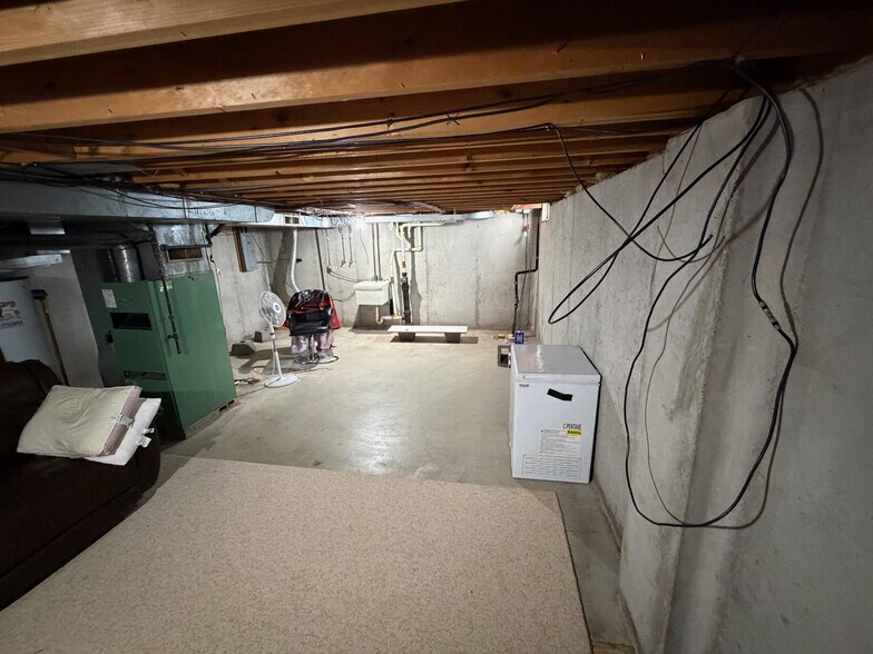 Building Photo - 214 S Eagle St