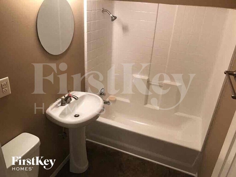 Building Photo - 7912 NE 54th St