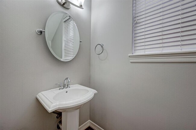 Building Photo - 13518 Broadmeadow Ln