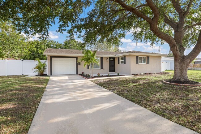 Primary Photo - Nicely Remodeled & Updated 3 Bedroom 2 Bat...