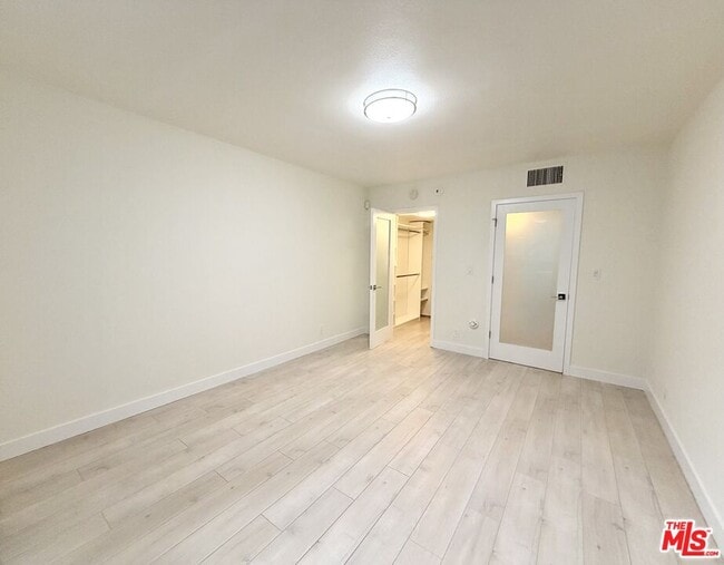 Building Photo - 927 Kings Rd