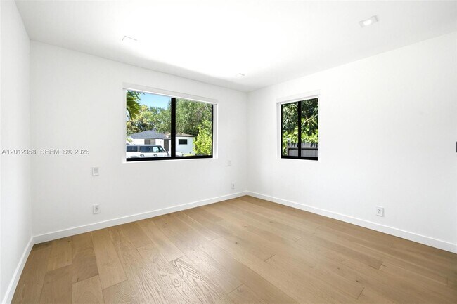 Building Photo - 120 NE 49th St