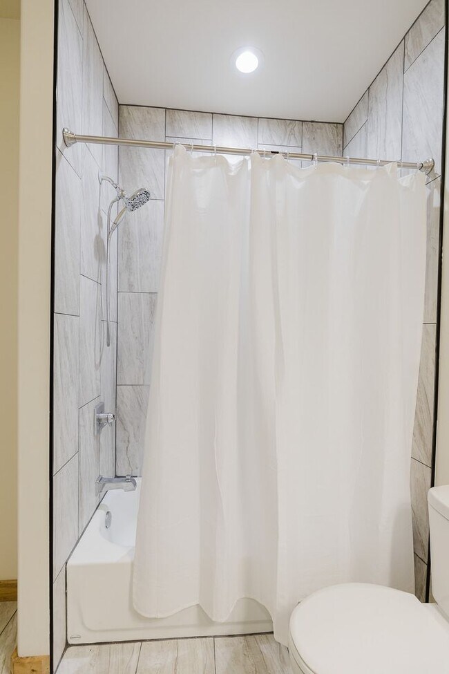 Building Photo - Beautiful New Construction Mountain Retreat