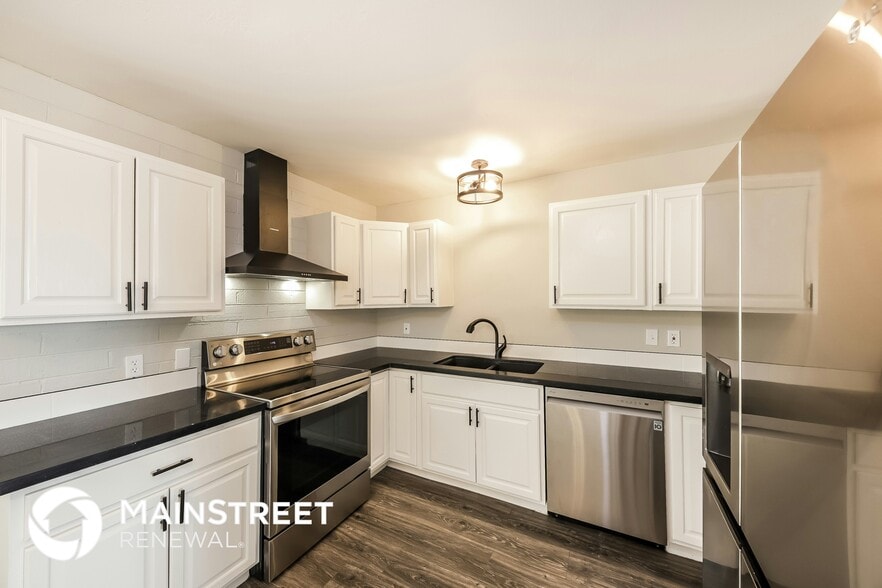 Building Photo - 1328 E Christy Dr