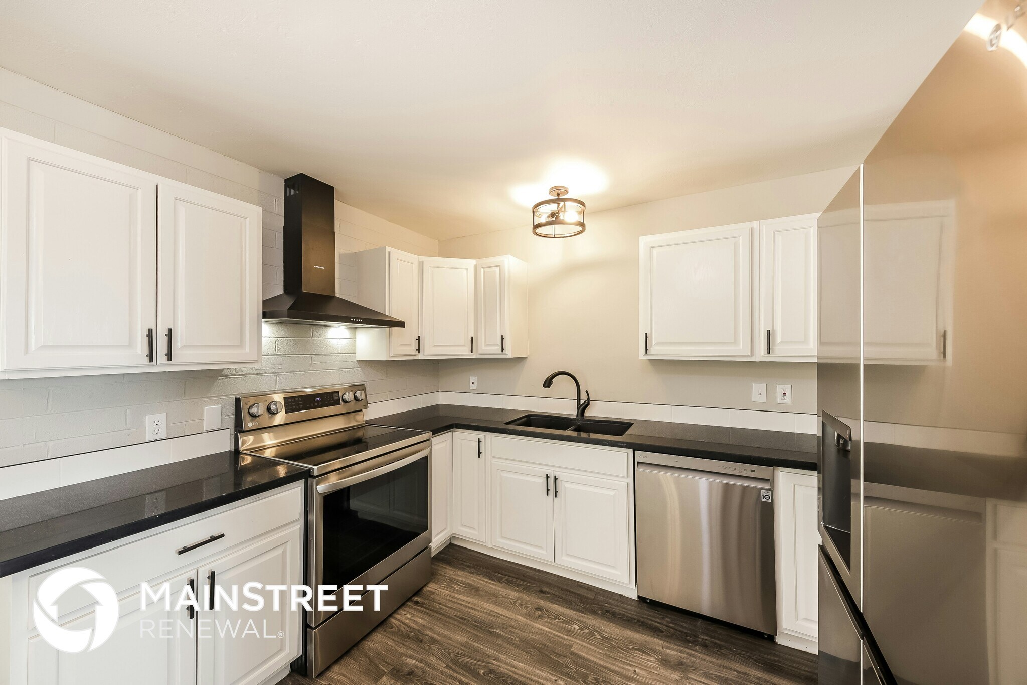 Building Photo - 1328 E Christy Dr