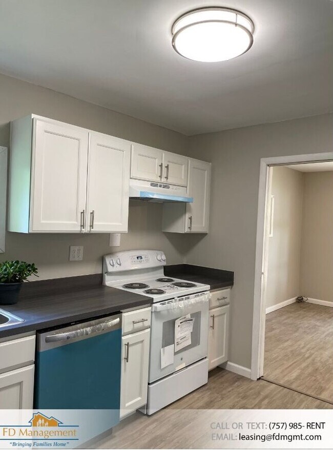 Building Photo - Newly Updated 3 Bedroom close to Colonial ...
