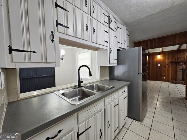 Building Photo - 2654 Plantation Dr