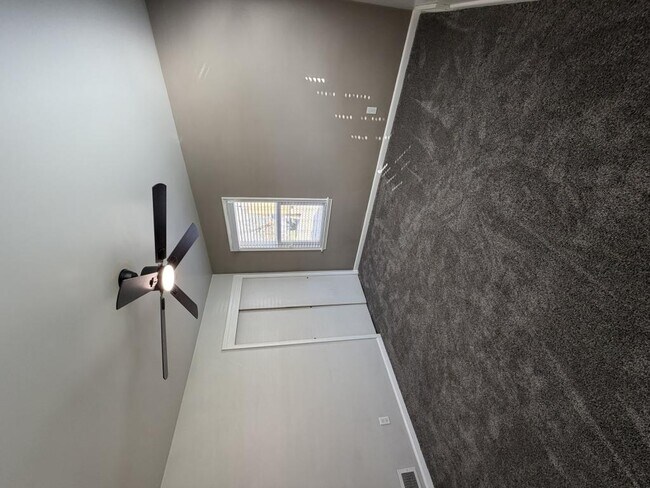 Building Photo - 721 Robins Ave