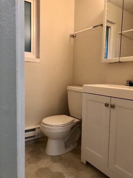 Building Photo - 3604 NE 73rd Pl