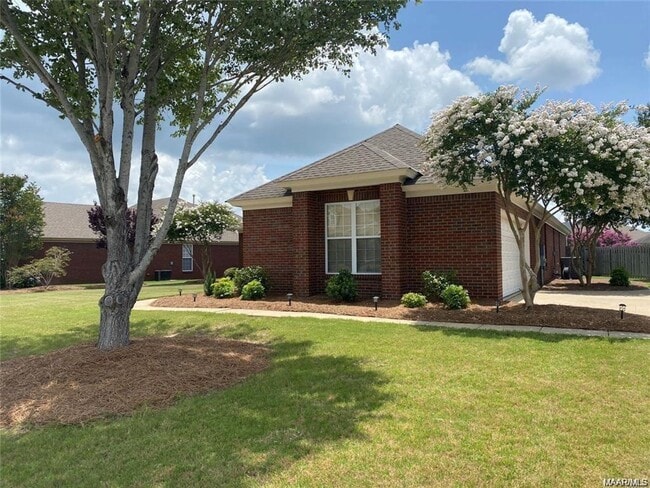 Building Photo - 4/3 in Deer Creek!