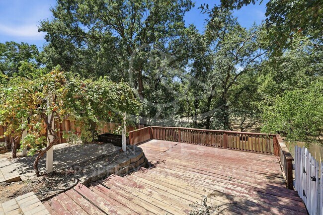 Building Photo - Charming and thoughtfully upgraded 3-bedroom, 2-bathroom single-level