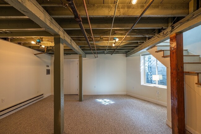 Building Photo - 34 Thorndike St