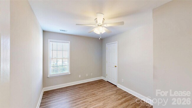 Building Photo - 447 Fawnbrook Ln