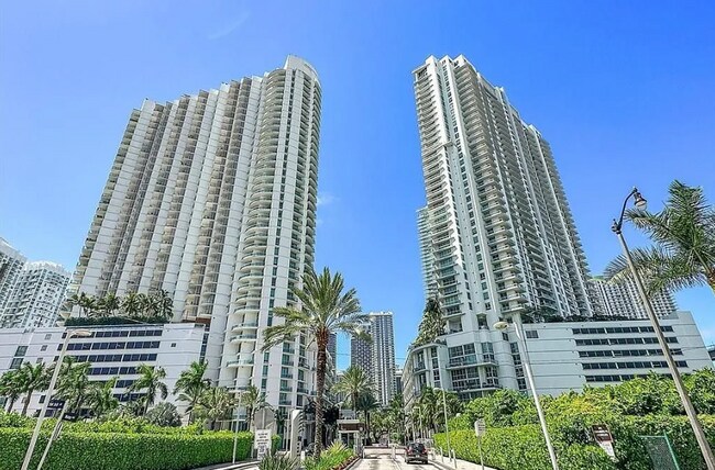 Building Photo - 90 SW 3rd St