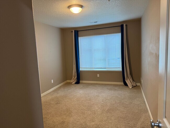 Building Photo - Beautiful 2br/2.5ba Townhome in Arbor Parc...