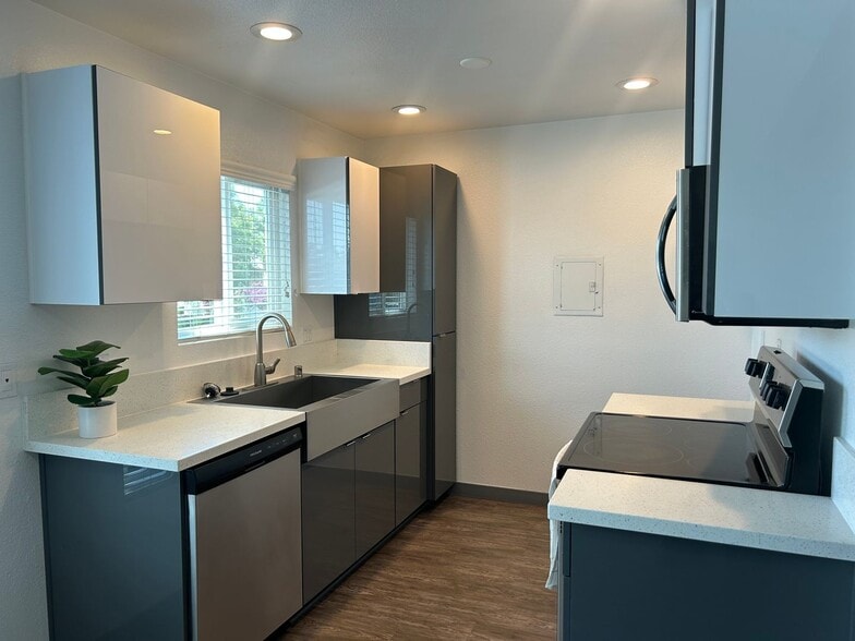 Interior Photo - Uptown Fullerton