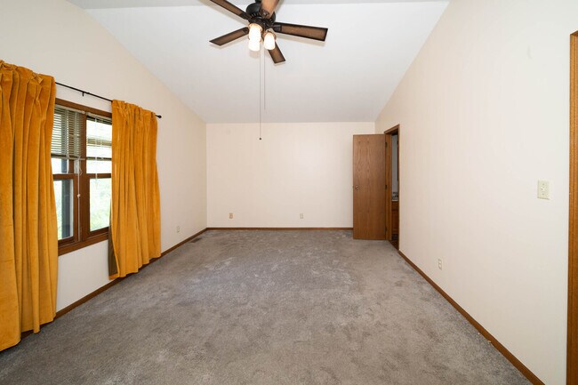 Building Photo - 3516 Kings Lair Dr