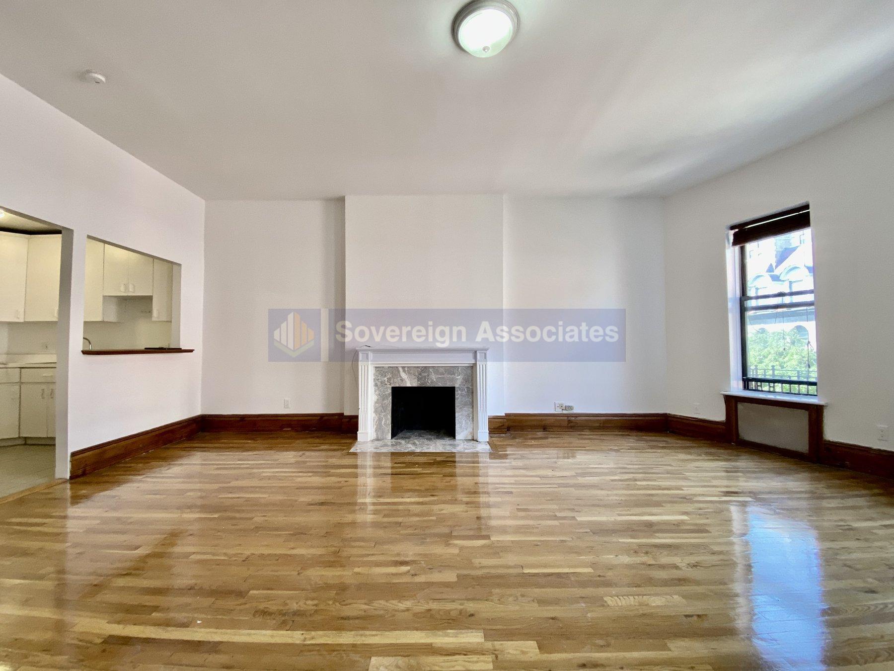 Building Photo - 302 W 107th St