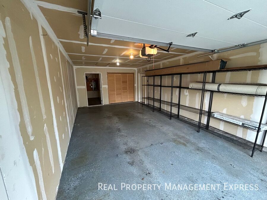 Building Photo - Charming 2-bedroom 2-bathroom home